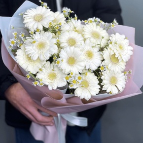 Нежный букет из гербер и ромашек в Серпухове