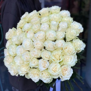 Букет из 51 розы Эквадор Мондиаль под ленту (80 см) в Серпухове