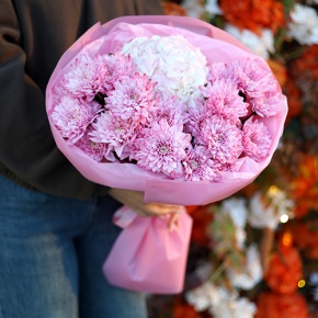 Букет "Гёрлз" из хризантем и гортензии в Серпухове