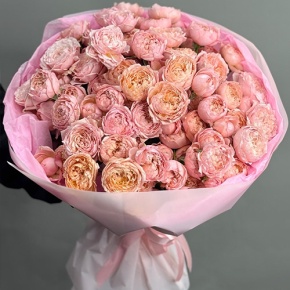 Букет из 35 кустовых пионовидных роз Джульетта (60 см) в Серпухове