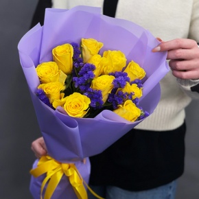 Букет "Лейкерс" из лимонных роз и статицы в Серпухове