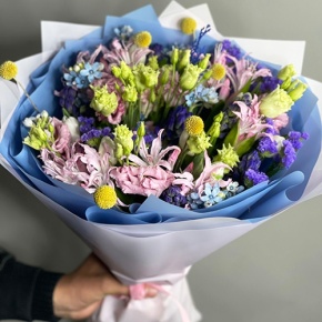 Букет "Загадка вечности" из гиацинтов, нерине, тюльпанов и оксипеталума в Серпухове