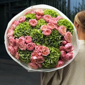 Букет "Фреш леди" из Голландских гортензий и пионовидных кустовых роз Джульетта в Серпухове