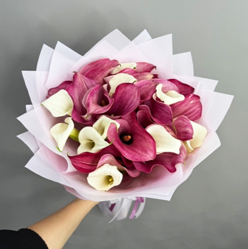 Букет из 25 нежных калл в Серпухове