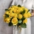 Букет из 25 лимонных роз с рускусом (40 см) в Серпухове Букет из 25 лимонных роз с рускусом (40 см) в Серпухове