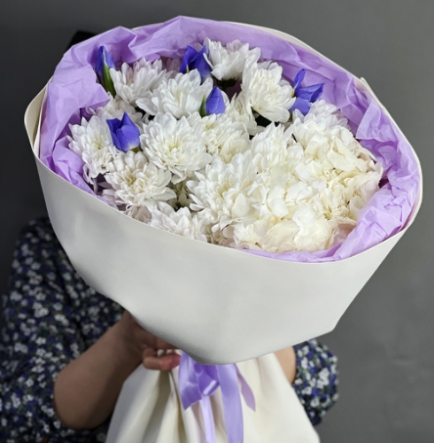 Букет "Грация" из ирисов, гортензии и кустовых хризантем в Серпухове