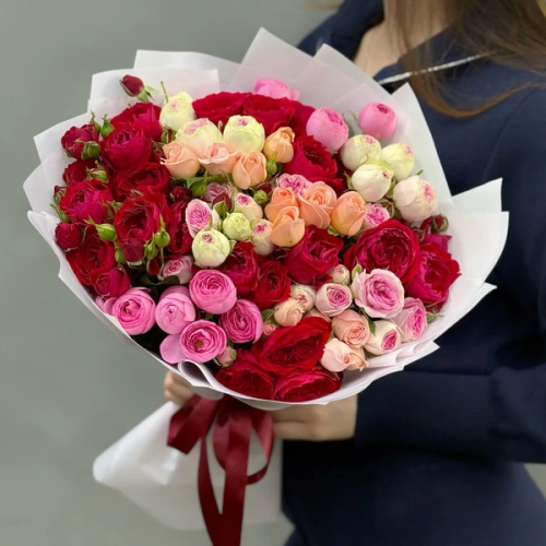 Букет из 15 разноцветных веток кустовых роз в Серпухове