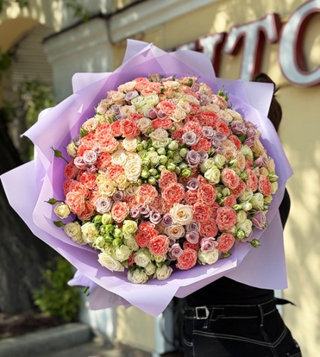 Букет из 101 кустовой розы микс в Серпухове